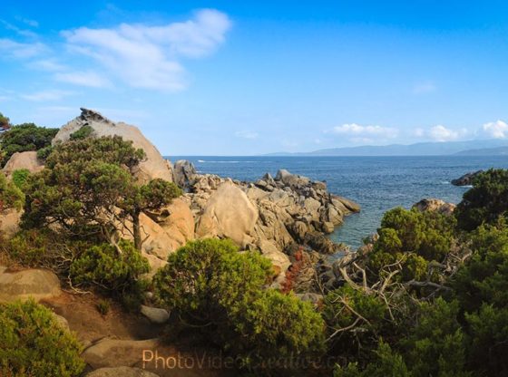 Panorama horizontal de Punta di Campomoro en Corse pris avec un smartphone