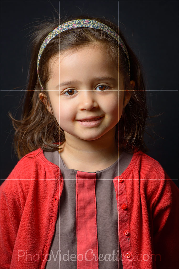 Medium-shot Portrait with composition according to the axis of the rule of thirds